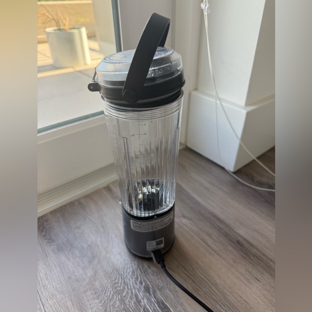 Ninja Blast Portable Blender - Clear and Black Travel Cup - Picture 4 of 10